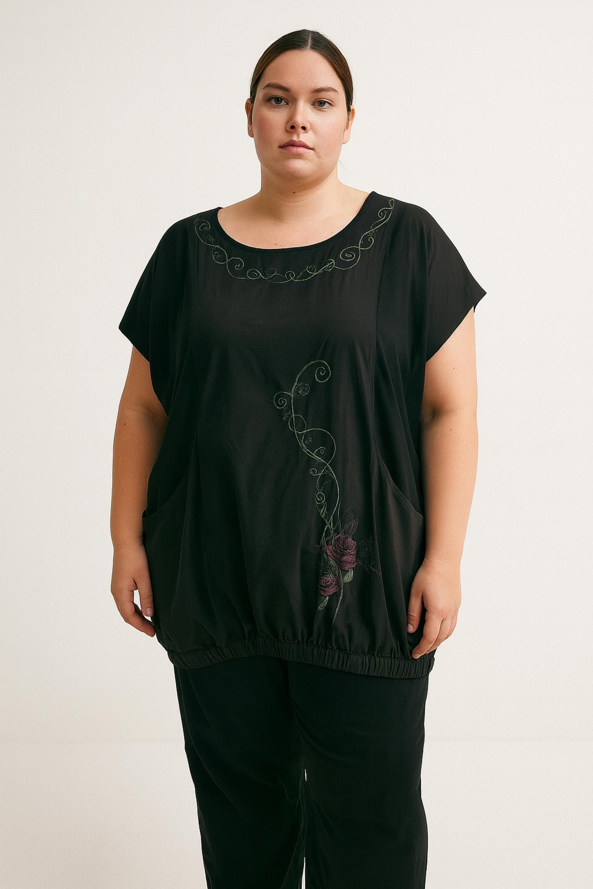 T-shirt femme noir brodé Modèle Zafra - Santa Mode