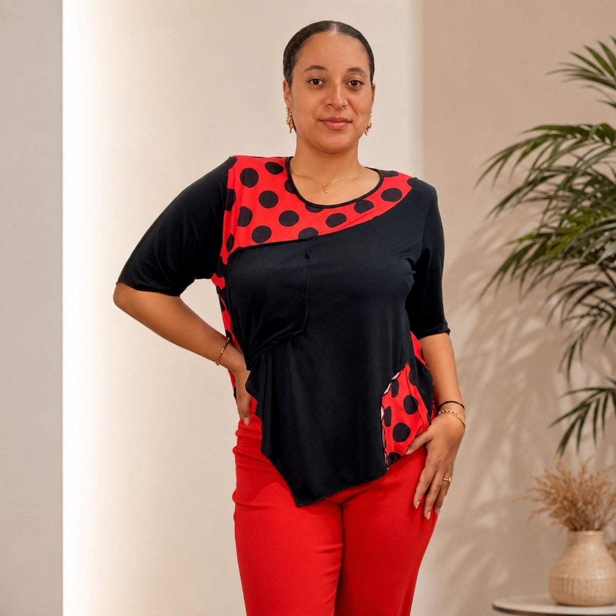T-shirt grandes tailles asymétrique à pois Modèle Liver - Edmond Boublil
