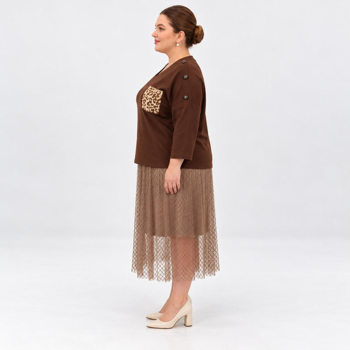 Top grandes tailles chocolat col V poche léopard Modèle Eloïsa - vue 2