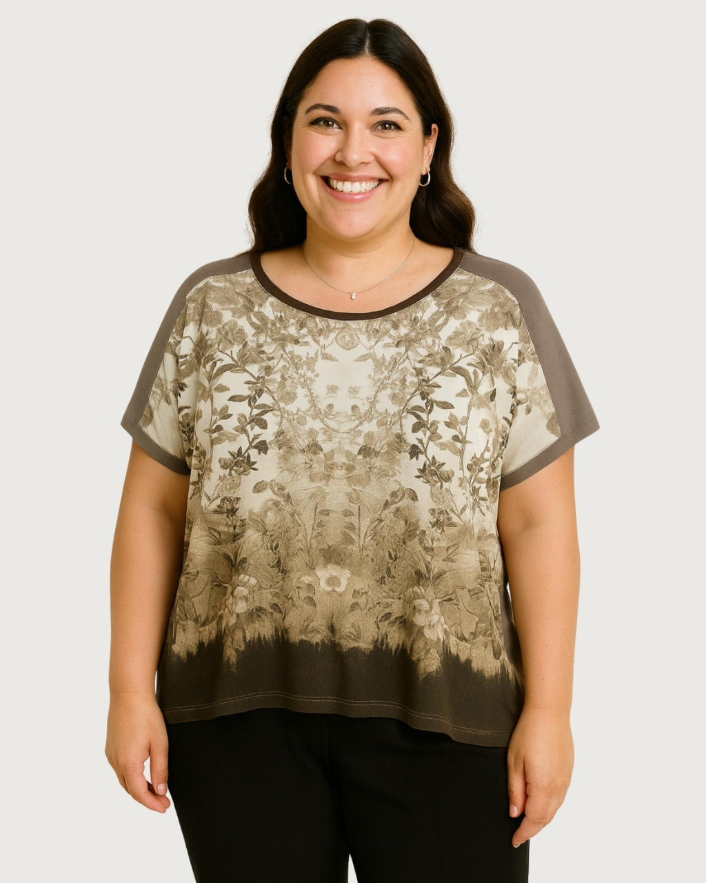 Top grandes tailles imprimé fleuri marron Modèle Vittoria